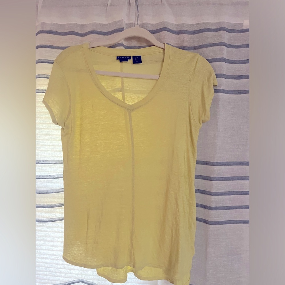 Tahari yellow linen t-shirt style, size small, v-neck